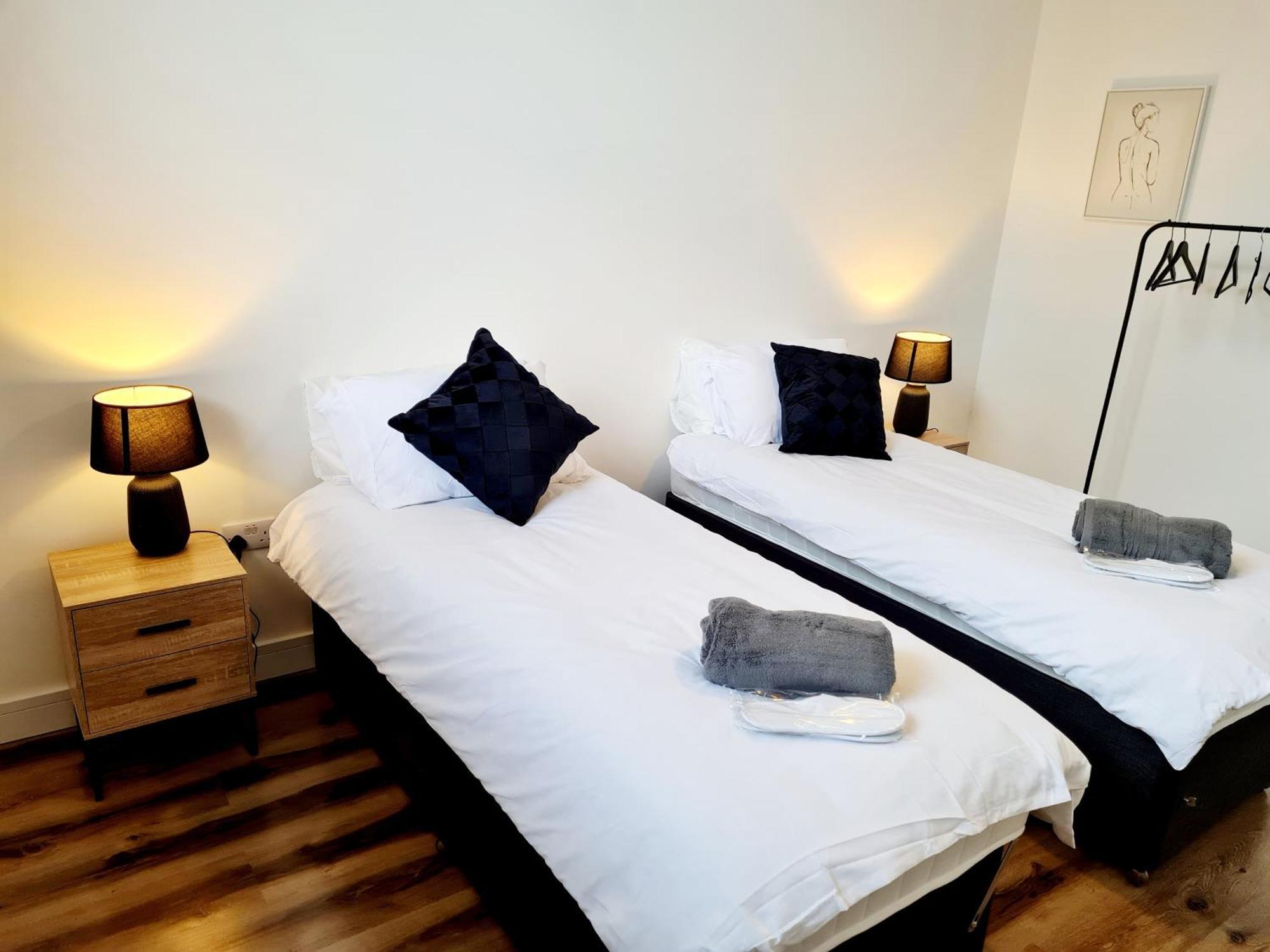 史云顿Burkhardt Hall- Parking Included- Sleeps 4公寓 外观 照片